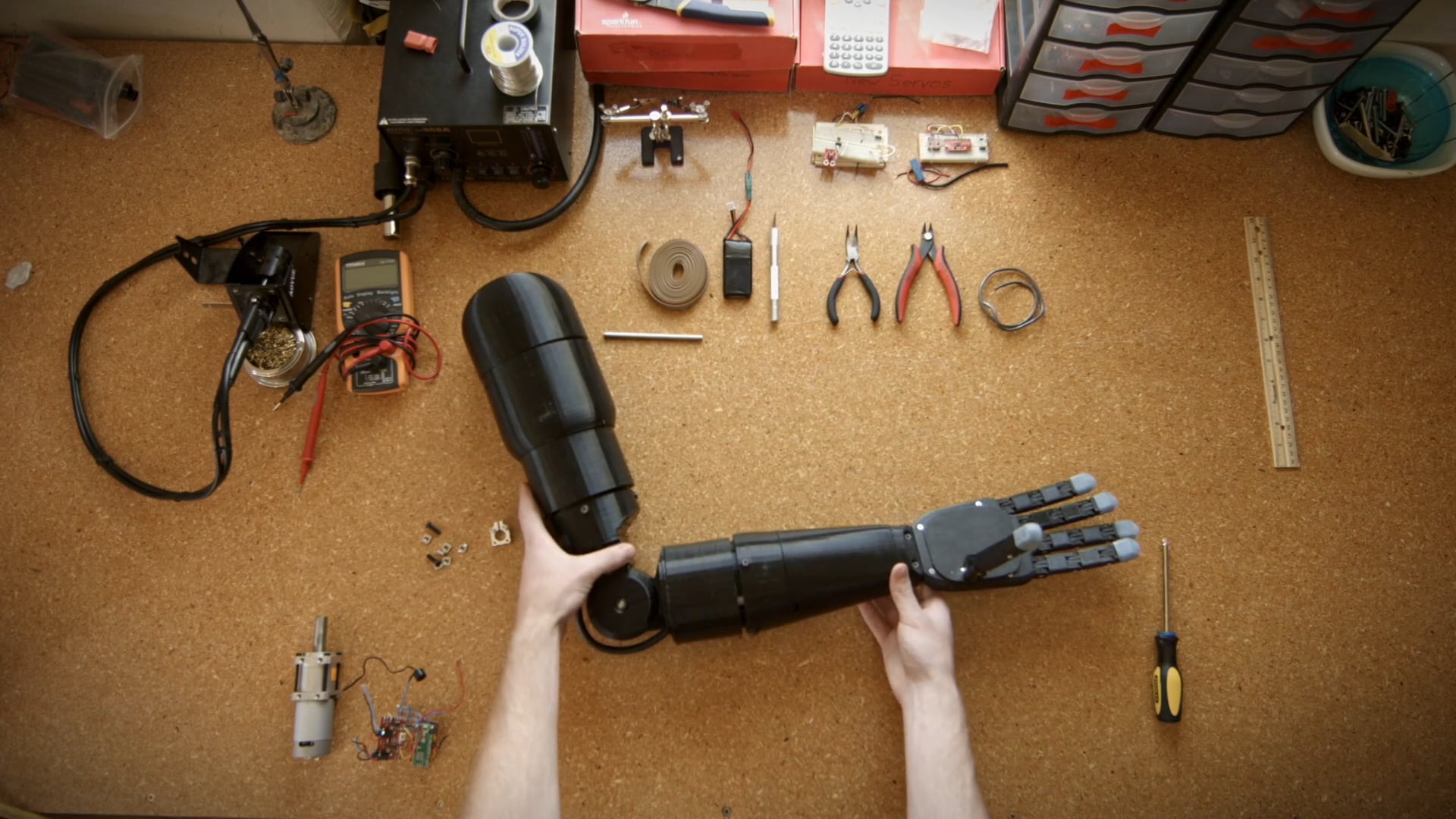 BBC - The Genius Behind - Printing A Robotic Arm