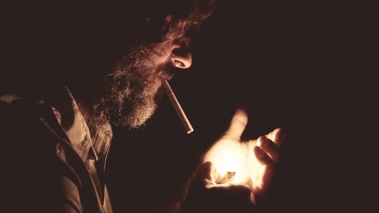 Smoke hunter. Cherry tree lane. Smoking hunters. Смокер дым. Женщины которые много курили.