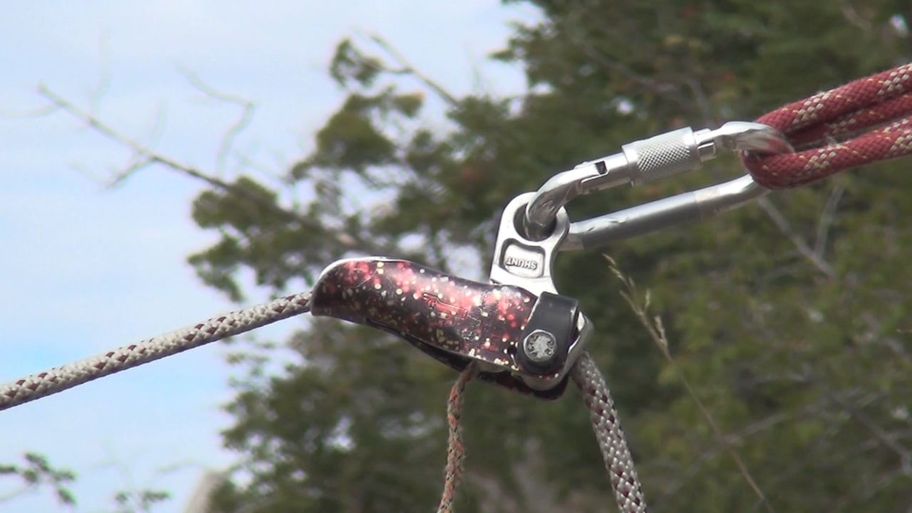 Test 007: spravice - stezaljka Petzl Shunt