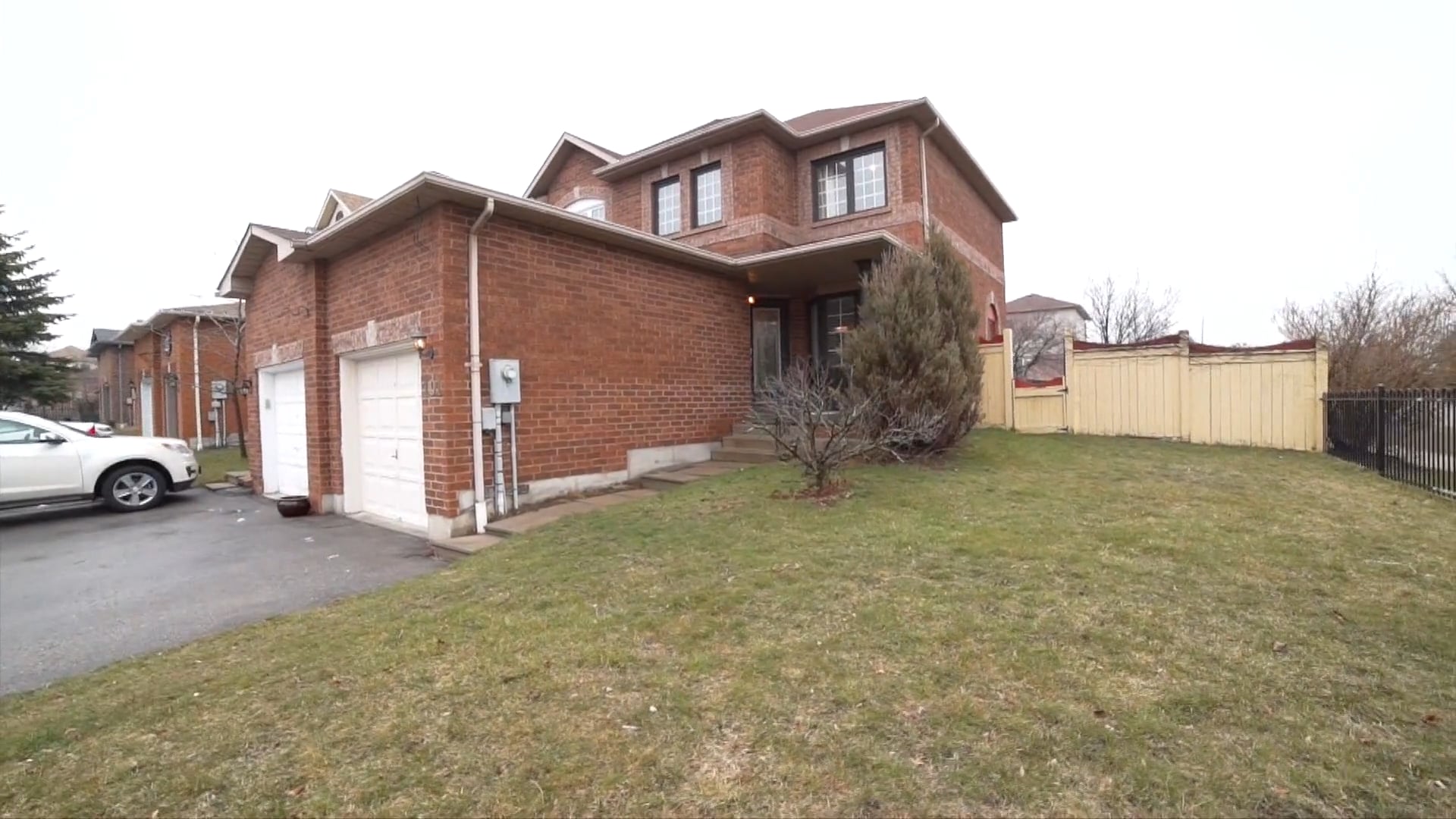 101 Waller St. Whitby on Vimeo