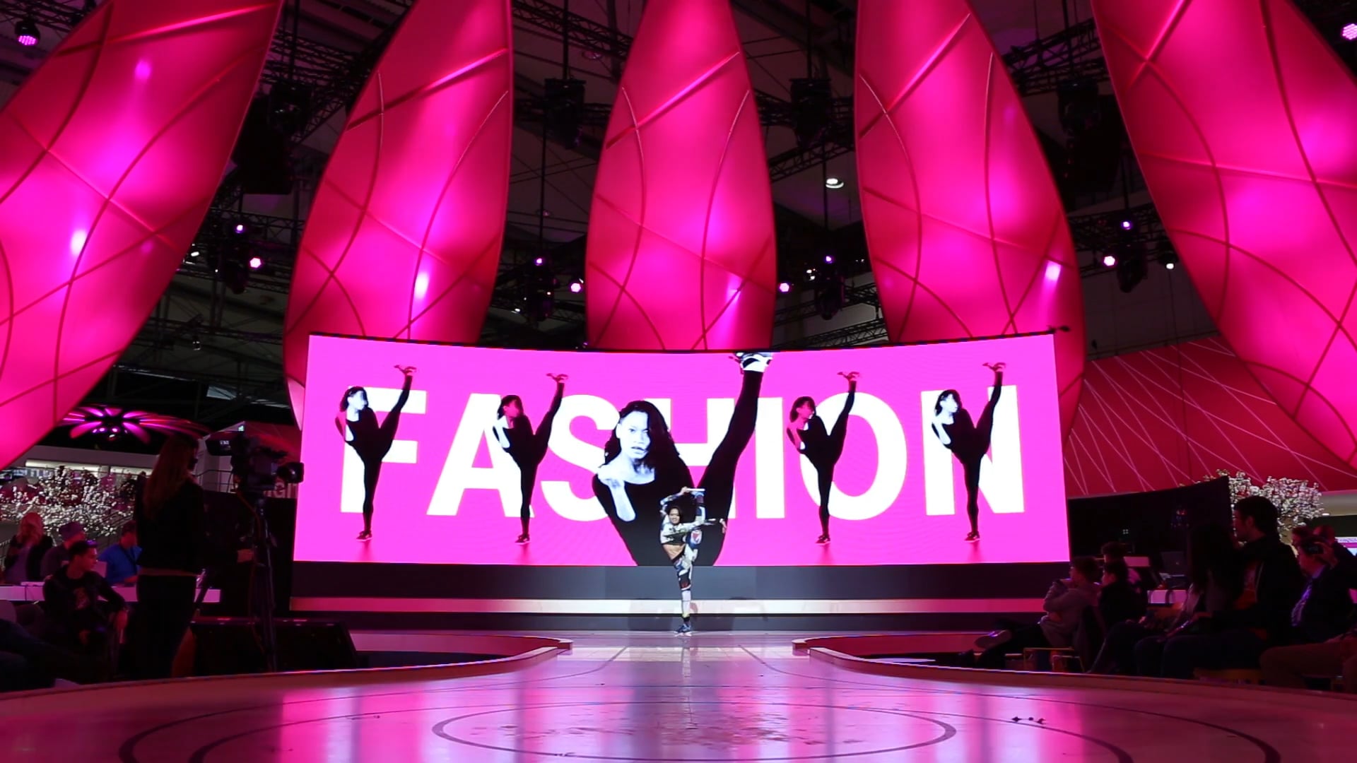 Telekom Smart Fashion Show 2016 - Dance Performance 03