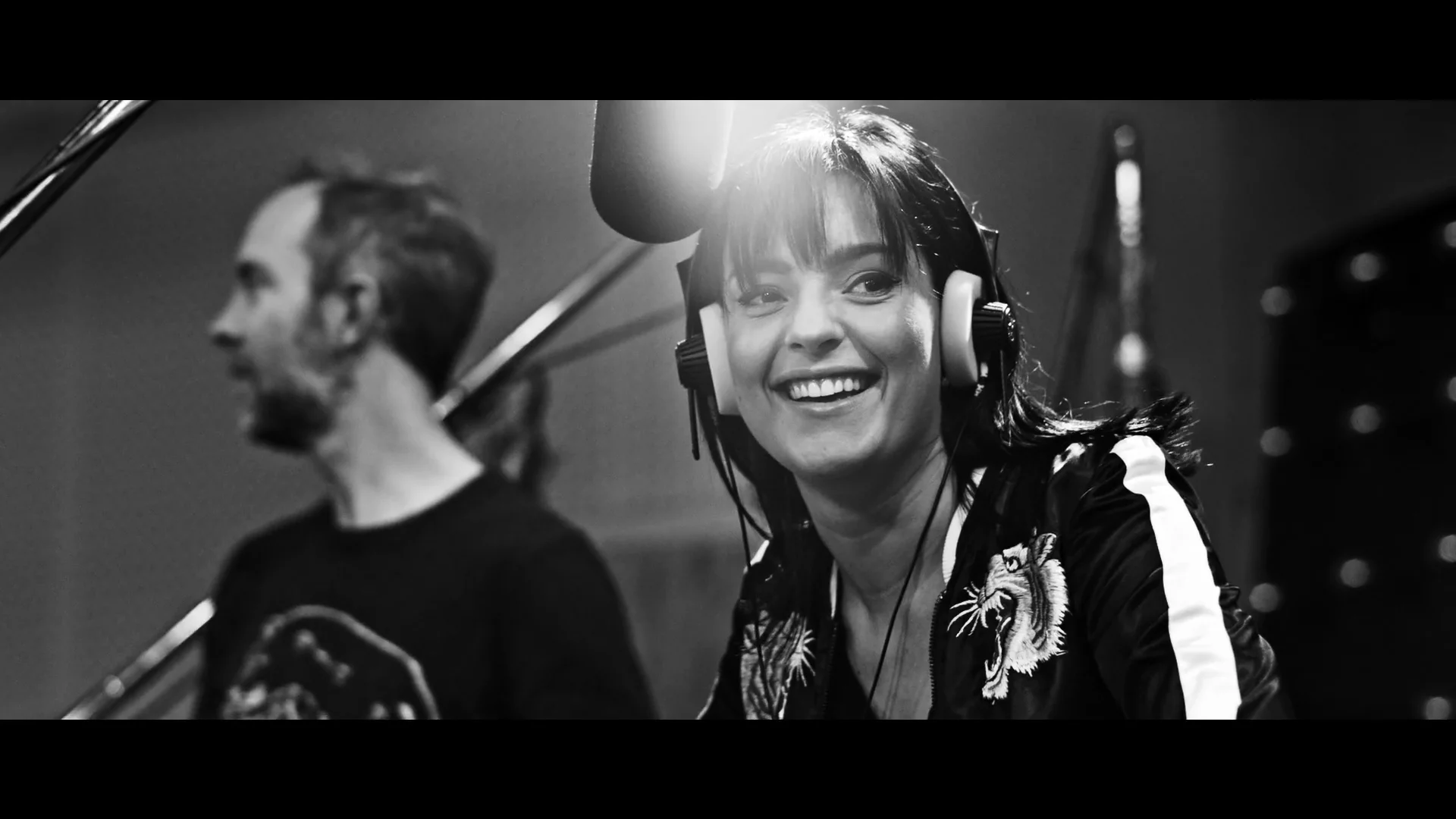 группа aronchupa & little sis nora. Little sis nora горячие. Little sis nora певица. Little sis nora горячие. Aronchupa.