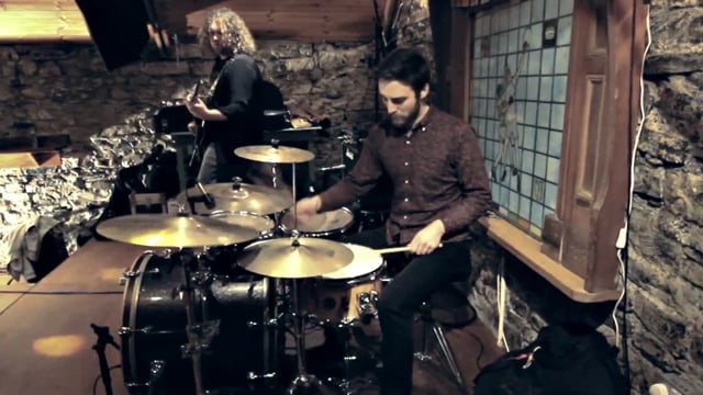 Music Videos Fox.E & The Good Hands - Think Less (Live)