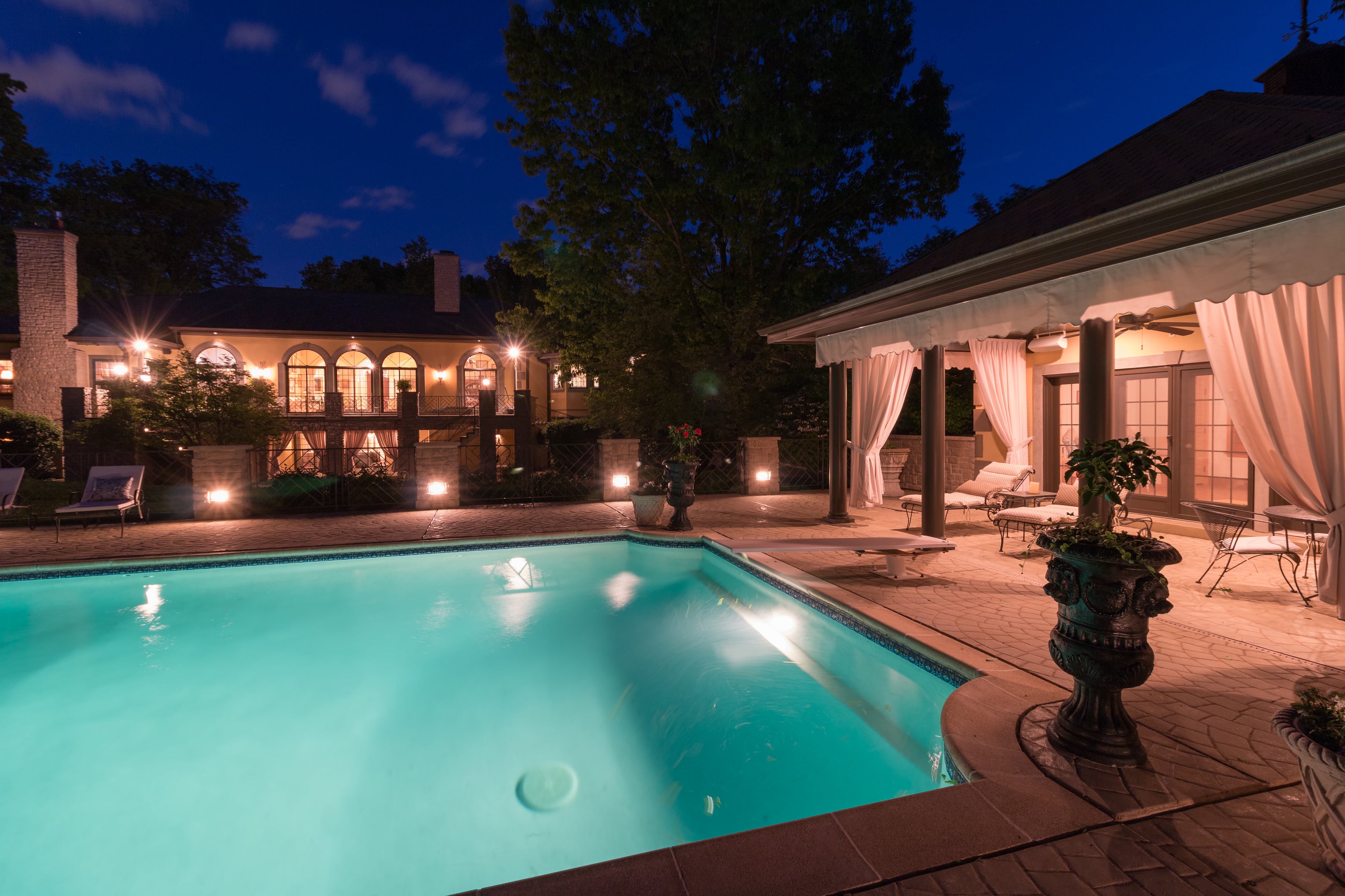 400 S Warson Rd, Ladue, MO 63124 on Vimeo