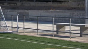 Uns bancs i un nou magatzem pel camp de futbol