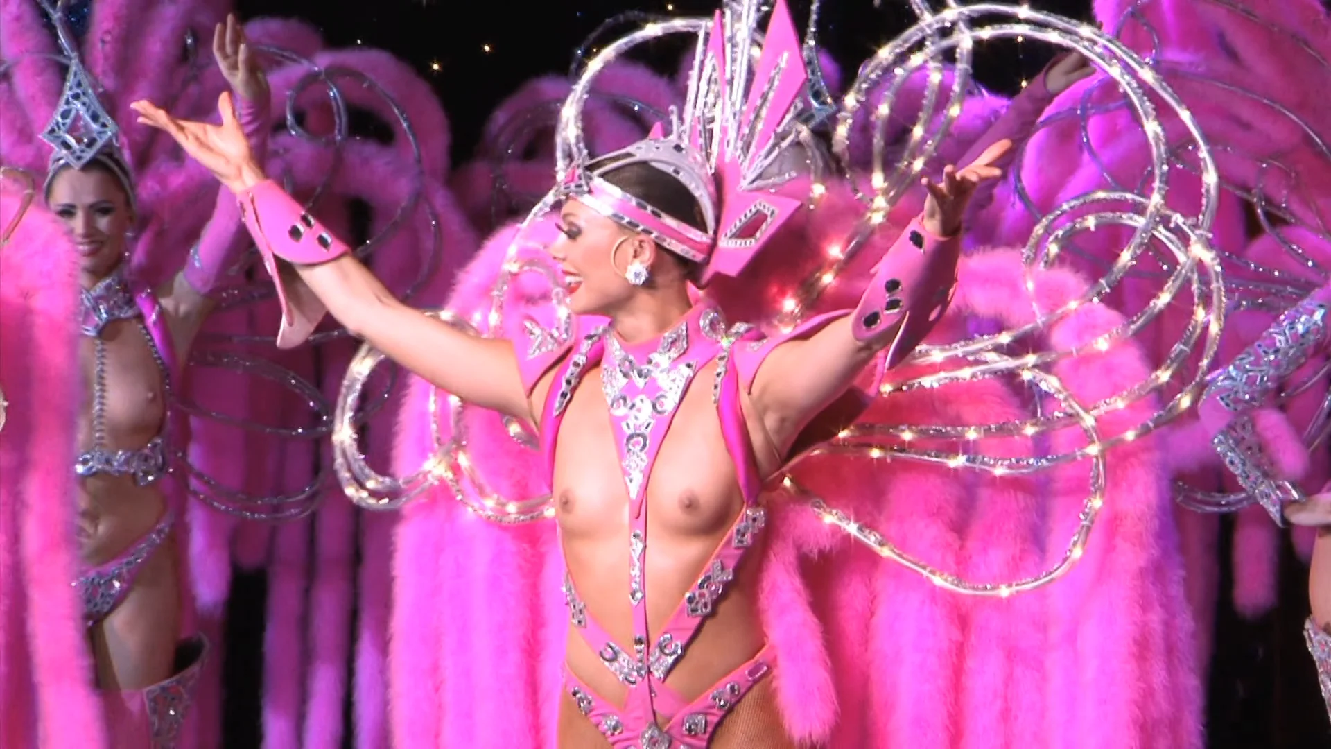 Chuqur, qattiq blowjobs bilan guruh jinsiy aloqa