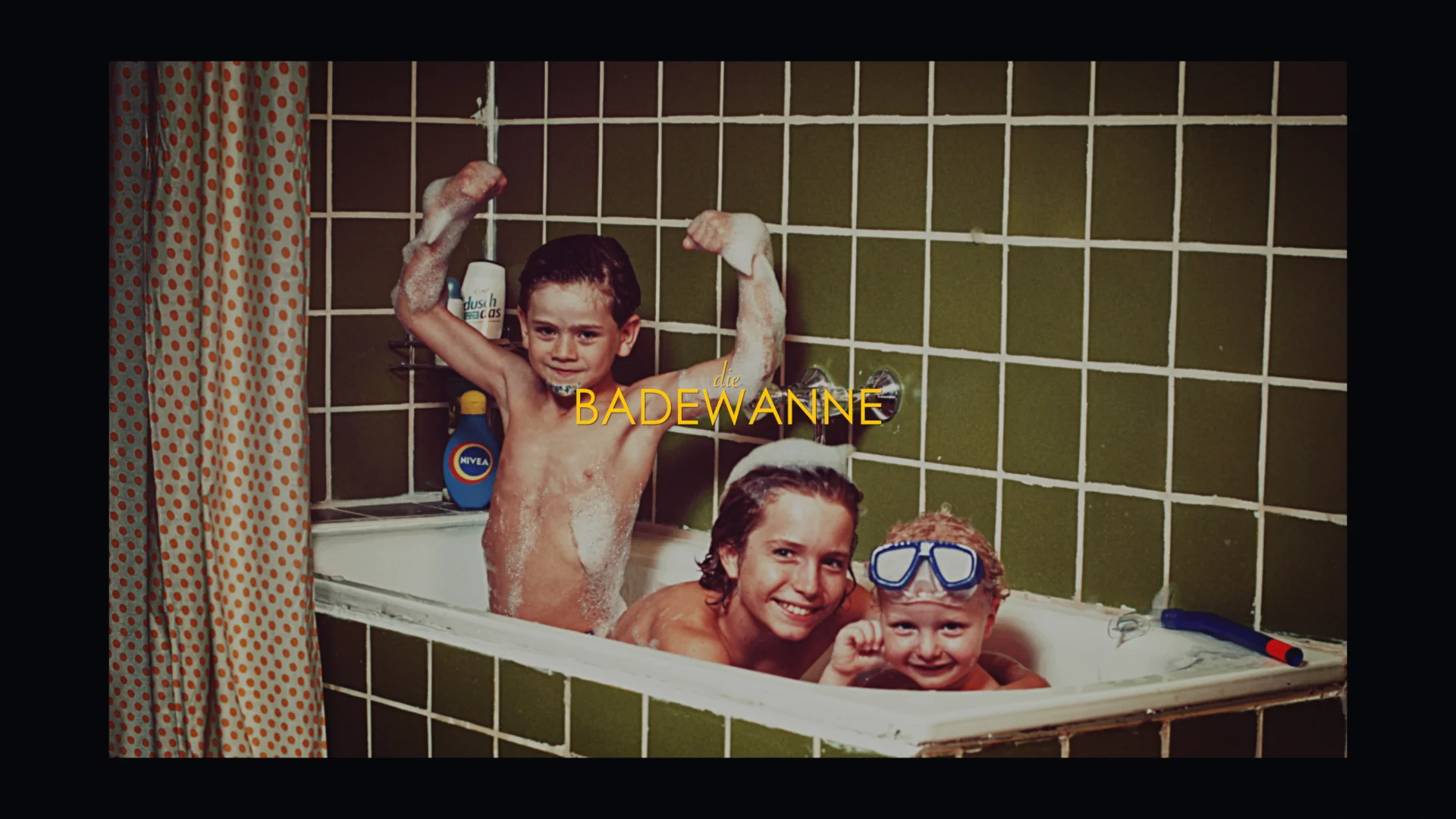 kleines-madchen-mit-seinem-bruder-in-der-badewanne Deutscher Wettbewerb - up-and-coming