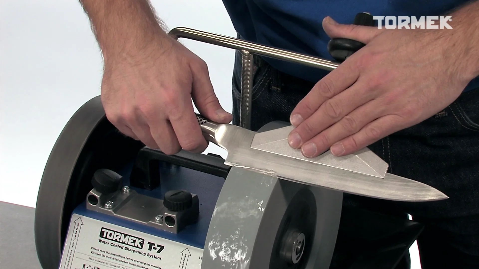 Sharpen thin and flexible knives with the Tormek Knife Jig SVM-140 