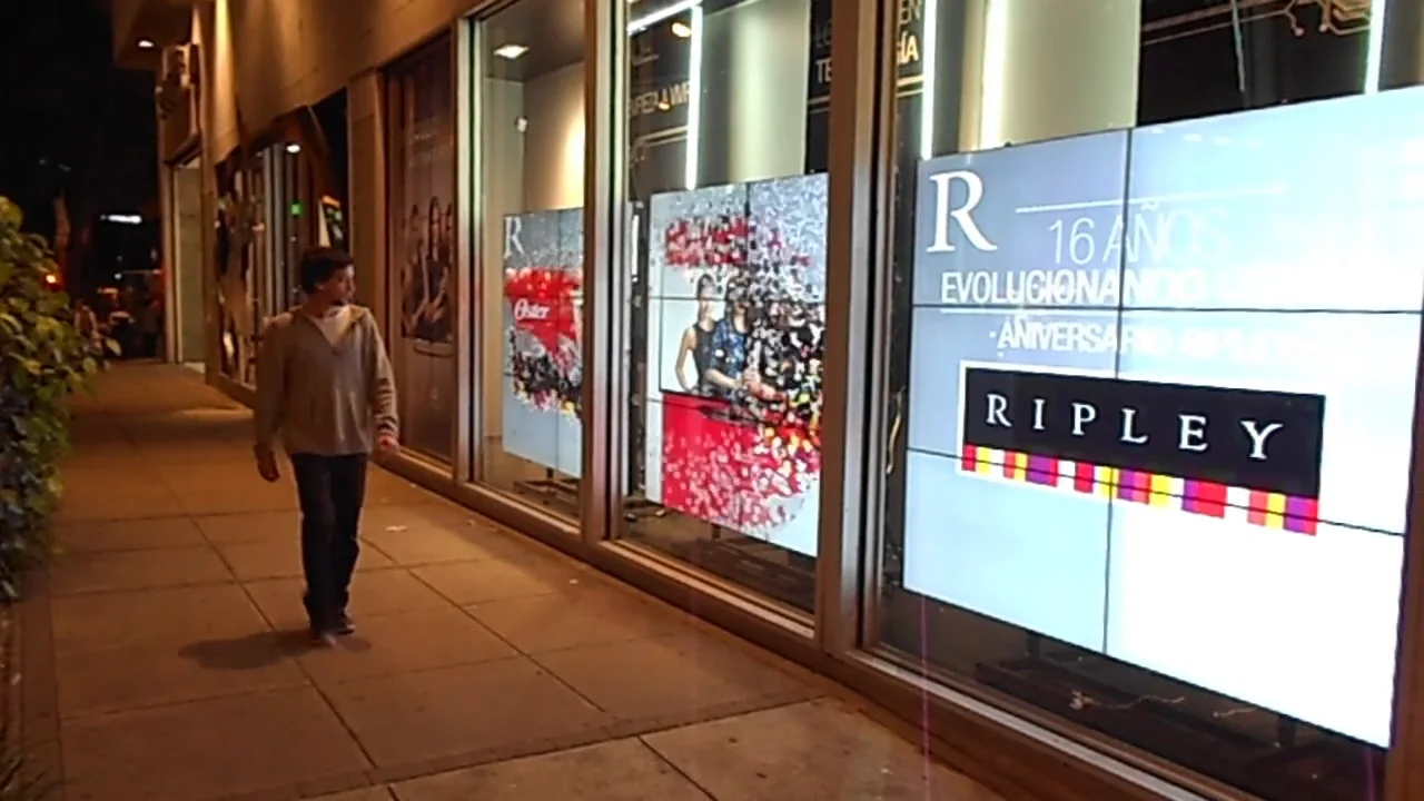 Рекламные мониторы digital indoor. Art vinyl play&display queen. Art vinyl рамки. Instant replay. Телека плей.