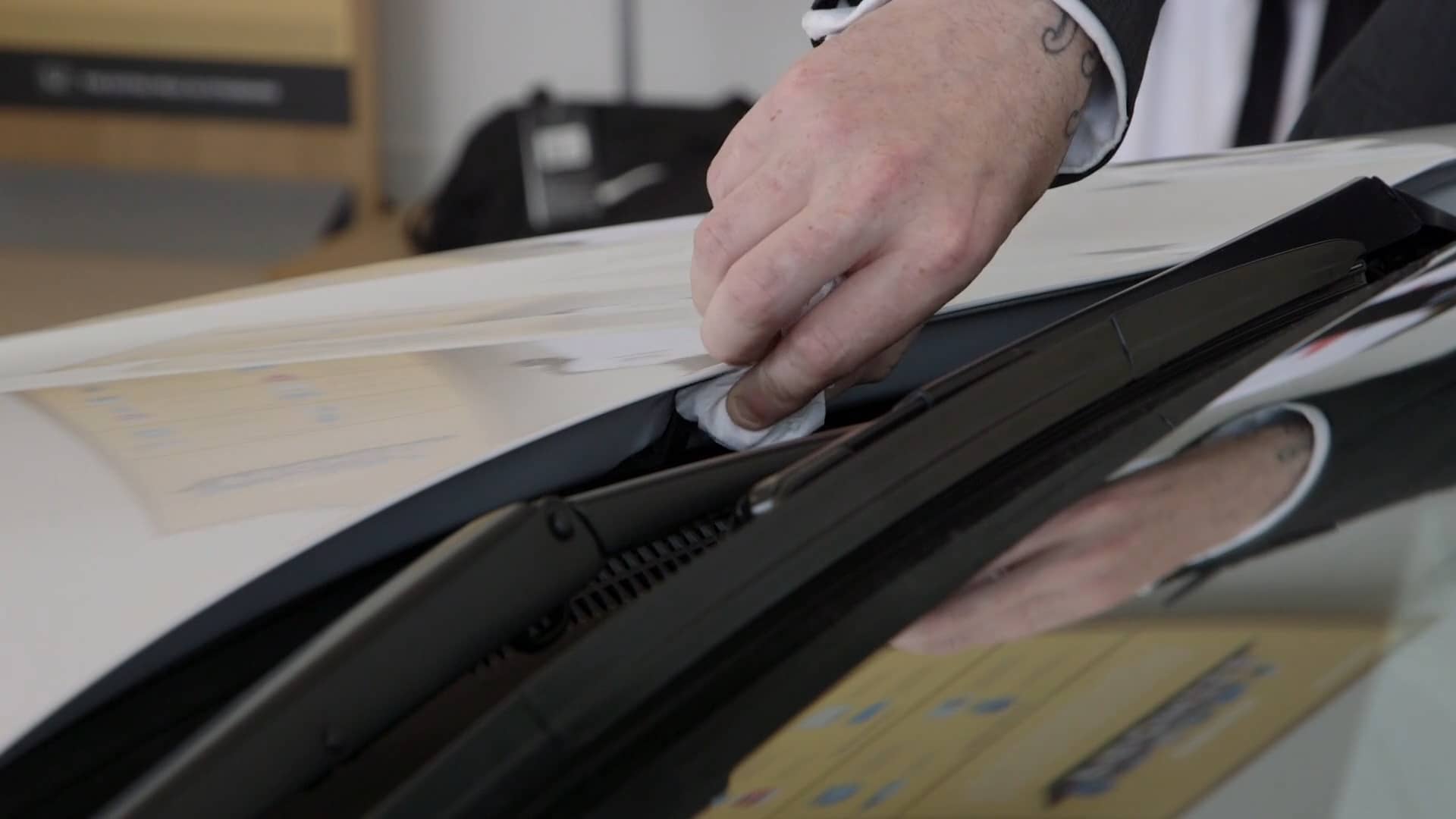 How to fix clogged windscreen washer nozzle on the Honda CRV on Vimeo