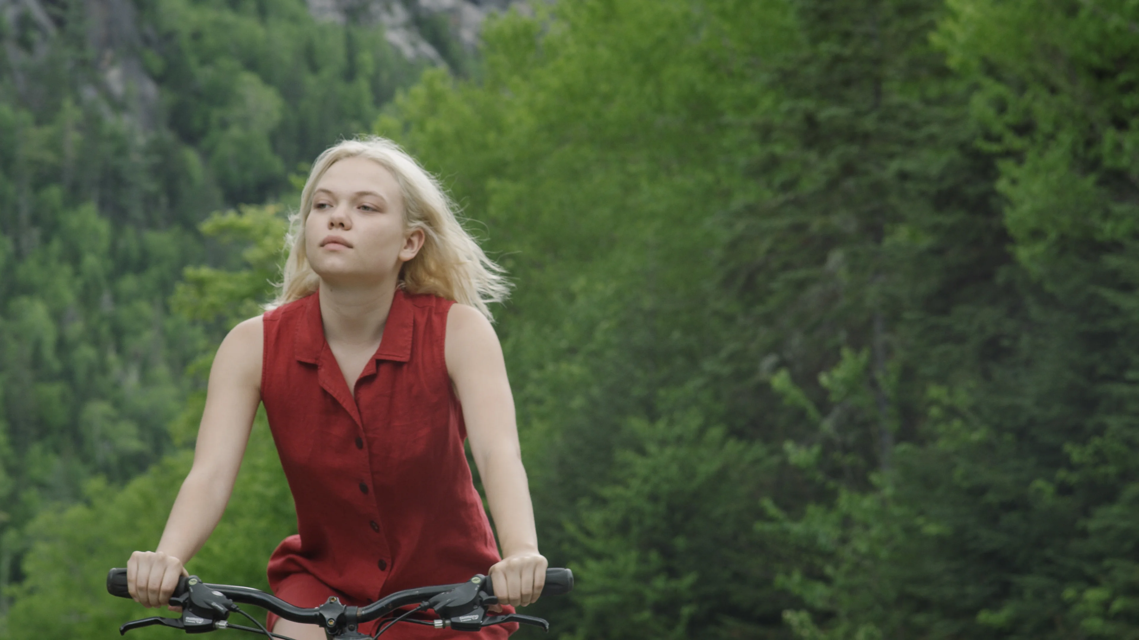 Клип Девушка В Красном Платье Поет фото 9