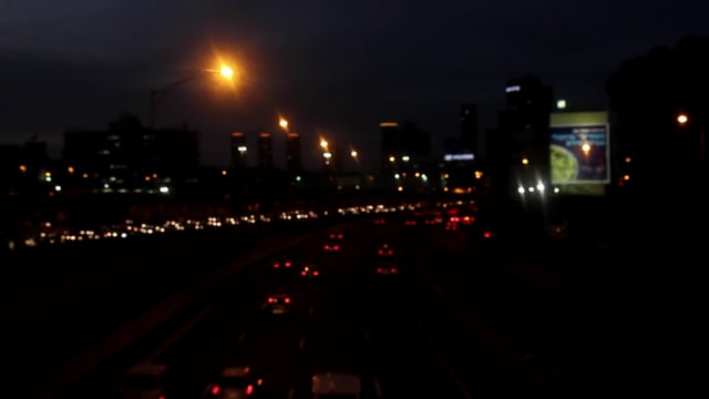 luces del coche de policía en la calle de la ciudad de noche 12613699 Foto  de stock en Vecteezy