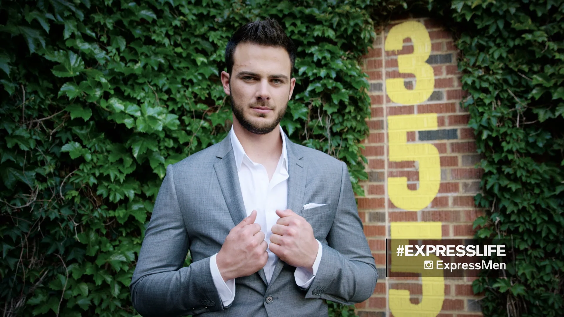 Kris Bryant - Express - Wrigley Field Banner Ad on Vimeo