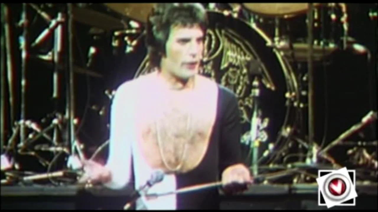 Куин чемпион. Queen we are the Champions бридж ТВ. Queen Band 1978 fat bottomed girls. Песня Квин чемпион слушать.