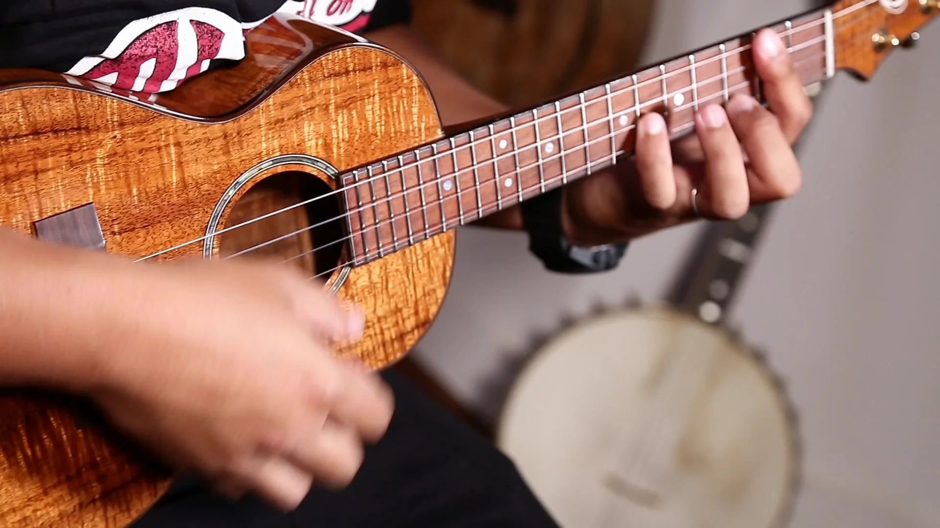 Aaron Oya | The Ukulele Review