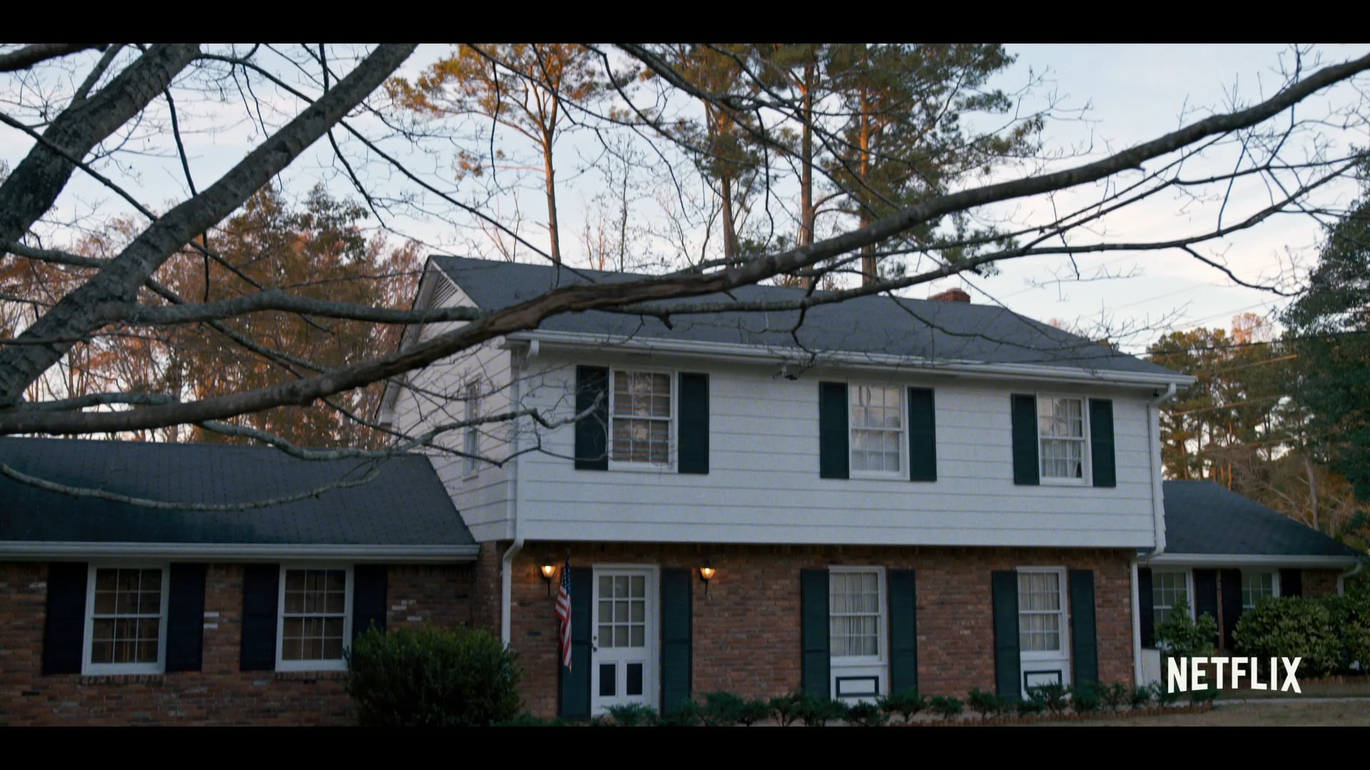 Stranger Things - Trailer "Arrives"