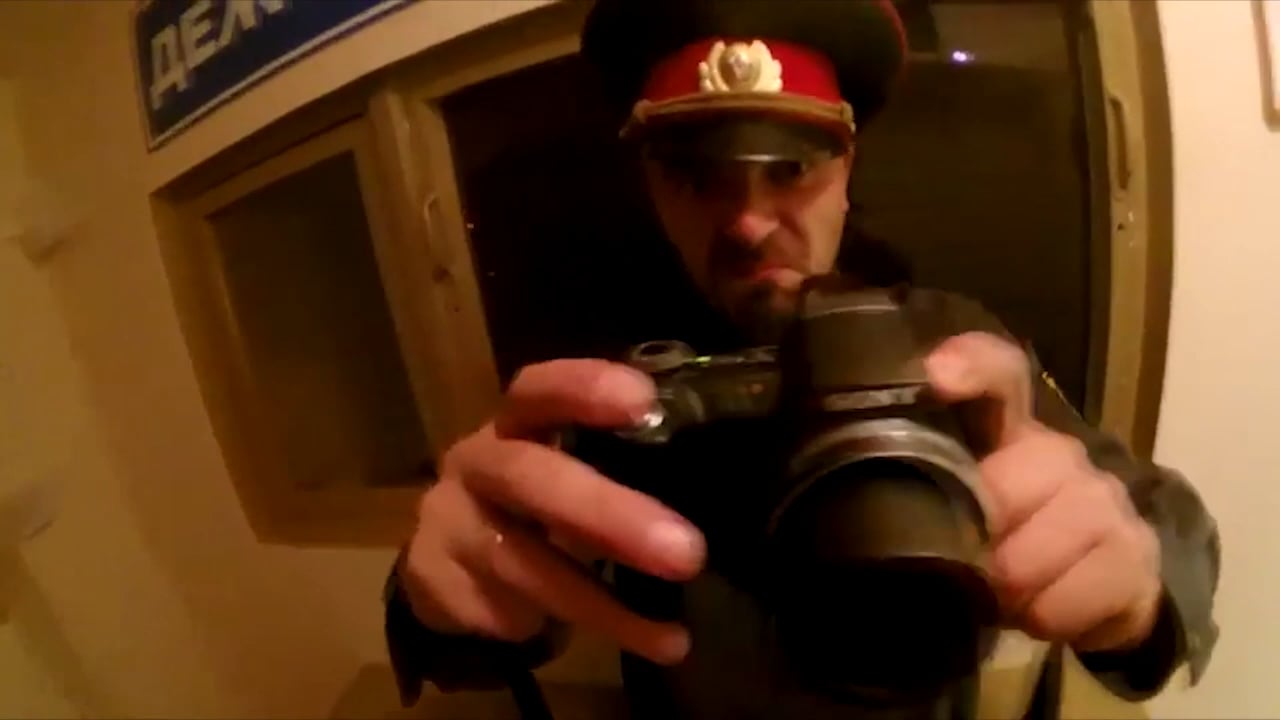 Кадр из видео квеста Побег из дежурной части