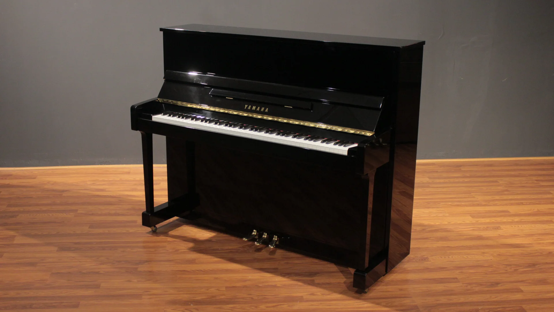 Yamaha B3 48 Studio Upright Piano