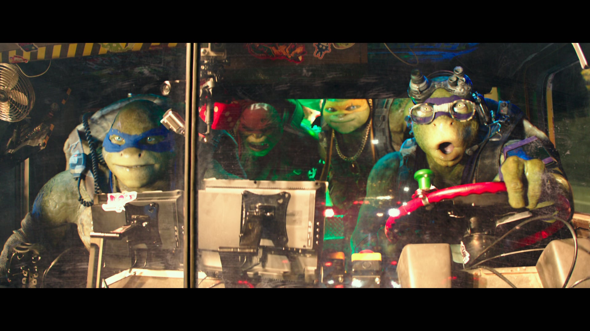 TEENAGE MUTANT NINJA TURTLES: OUT OF THE SHADOWS - TV30