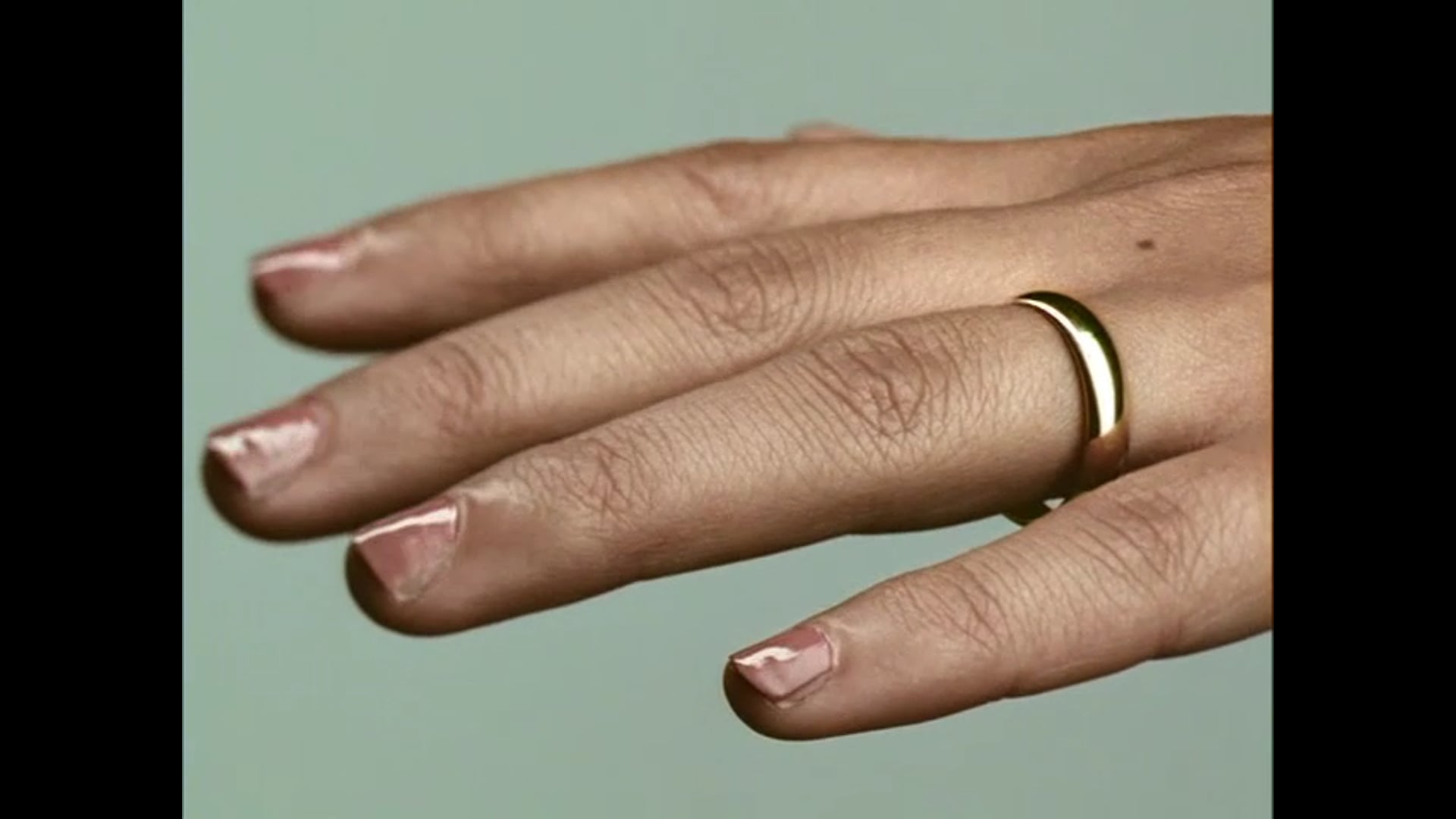 MTV: "Piercing"