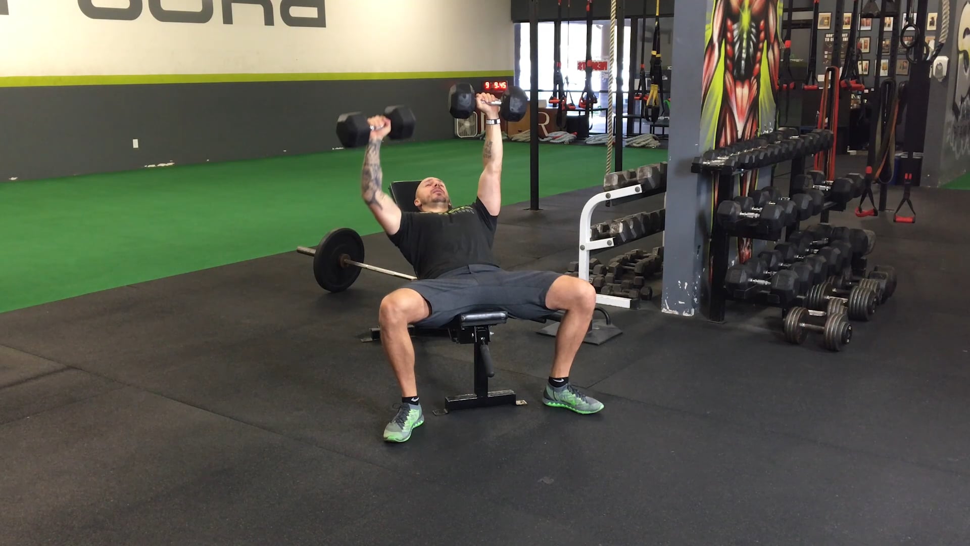 Alternating Incline DB Bench Press (One Side Pauses) on Vimeo