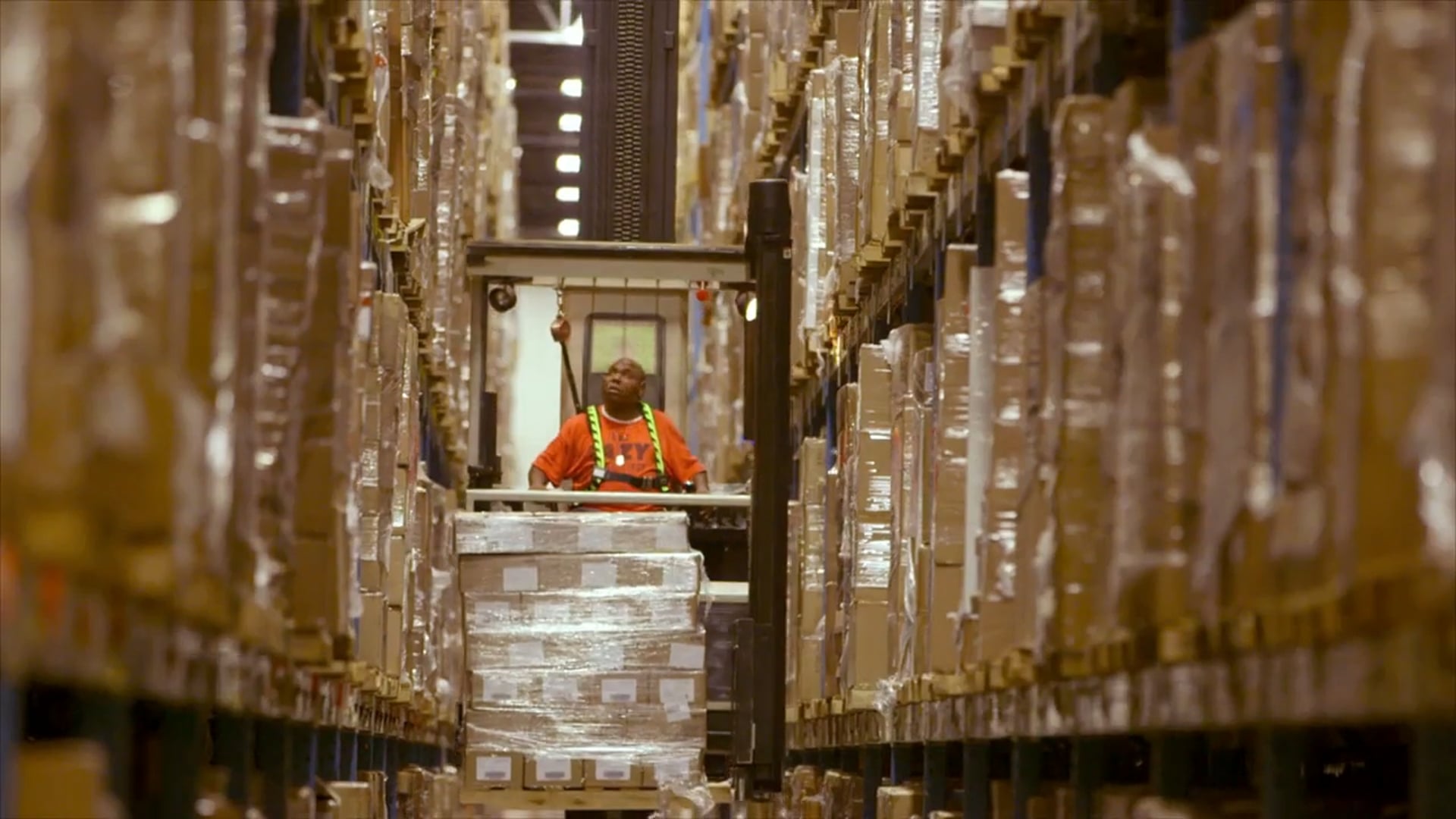 Mega Shippers: Million Pound Movers (pre-title)