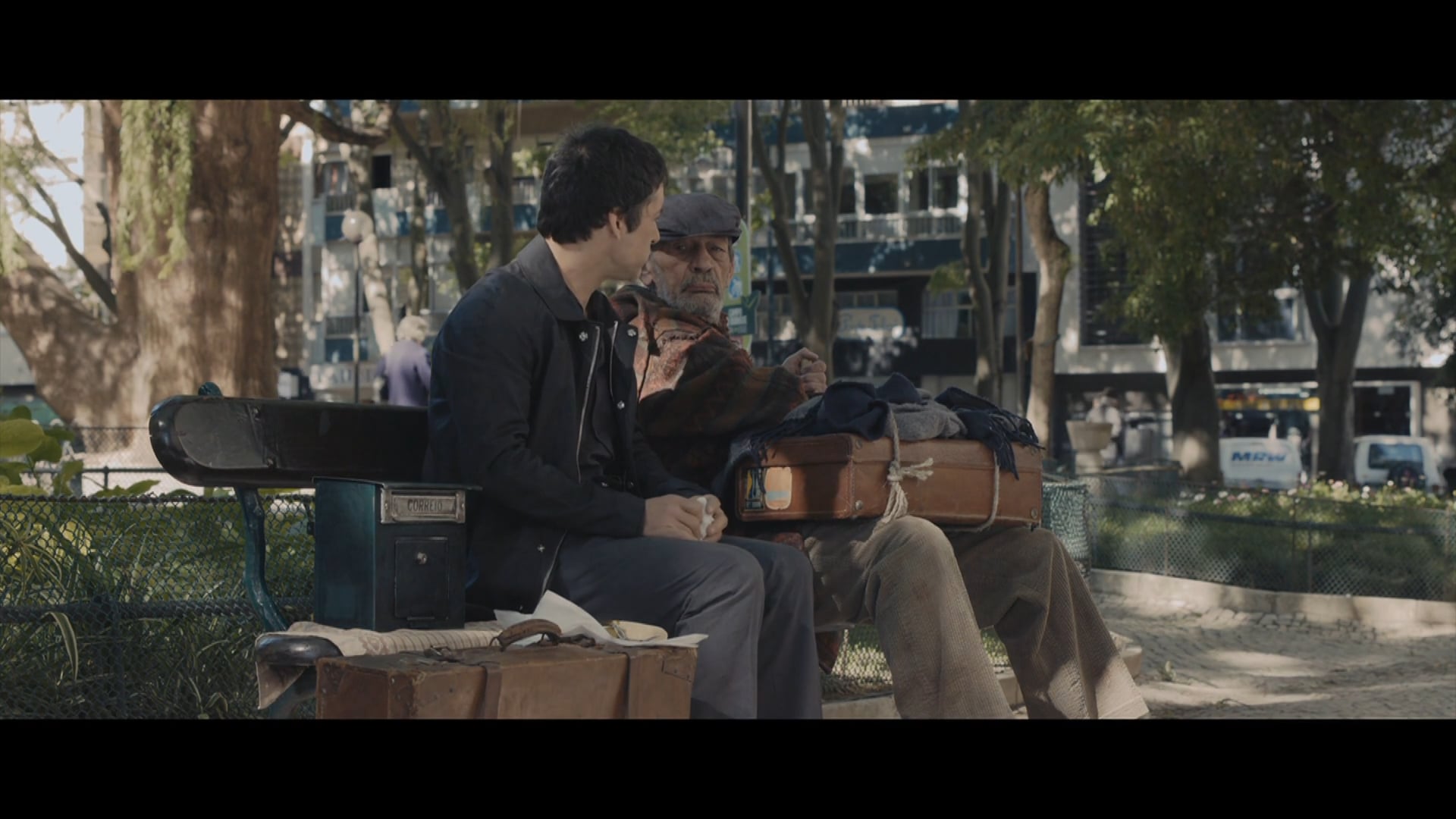 Uma Vida à Espera Trailer