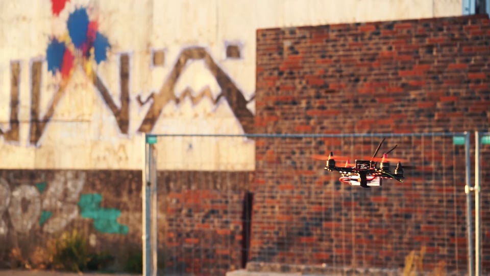 COOPER COPTER jede na festival Reeperbahn TEASER POLLOCKOCOPTER - MALOVÁNÍ Dronů