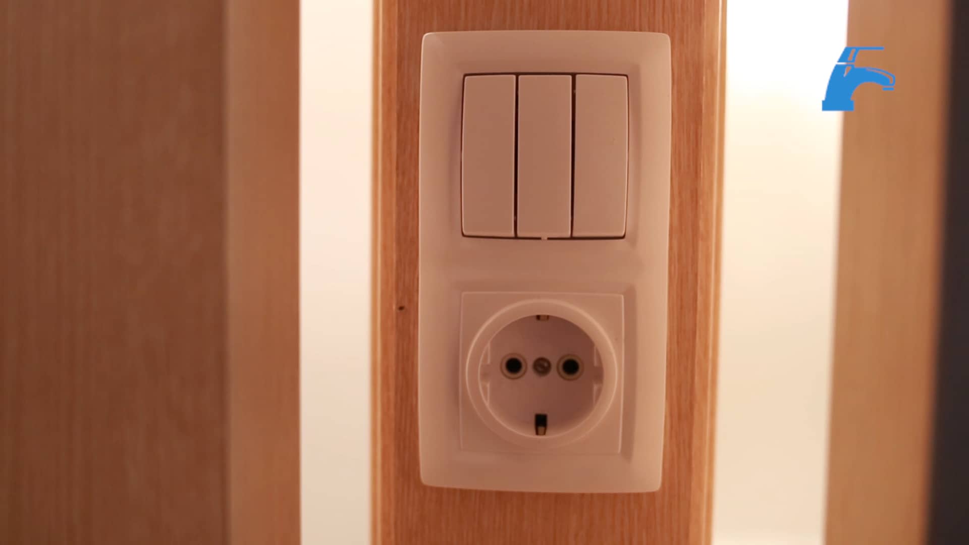 Ремонт ванной ПВХ-панелями. Парковая 40-4 on Vimeo