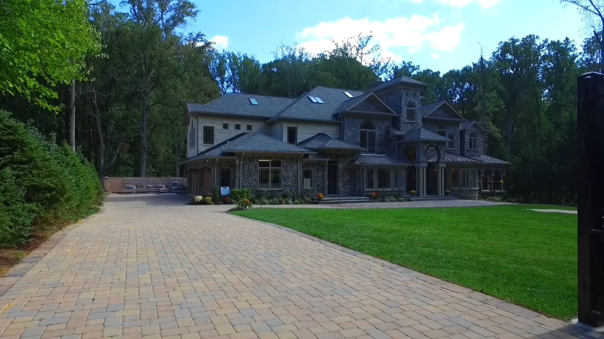 8735 Brook Road McLean, VA on Vimeo