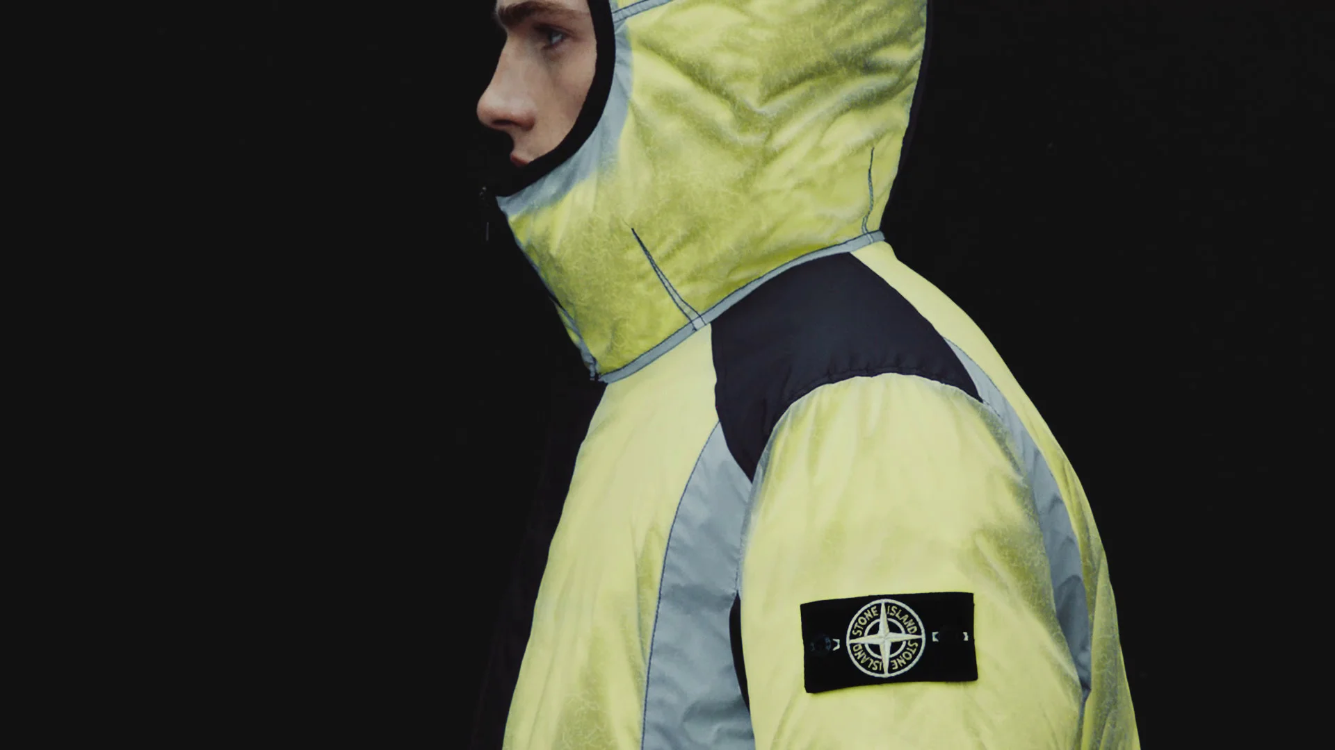 寒さで色が変わる Stone Island の新作アイスジャケット 寒さで色が変わる Stone Island の新作アイスジャケット