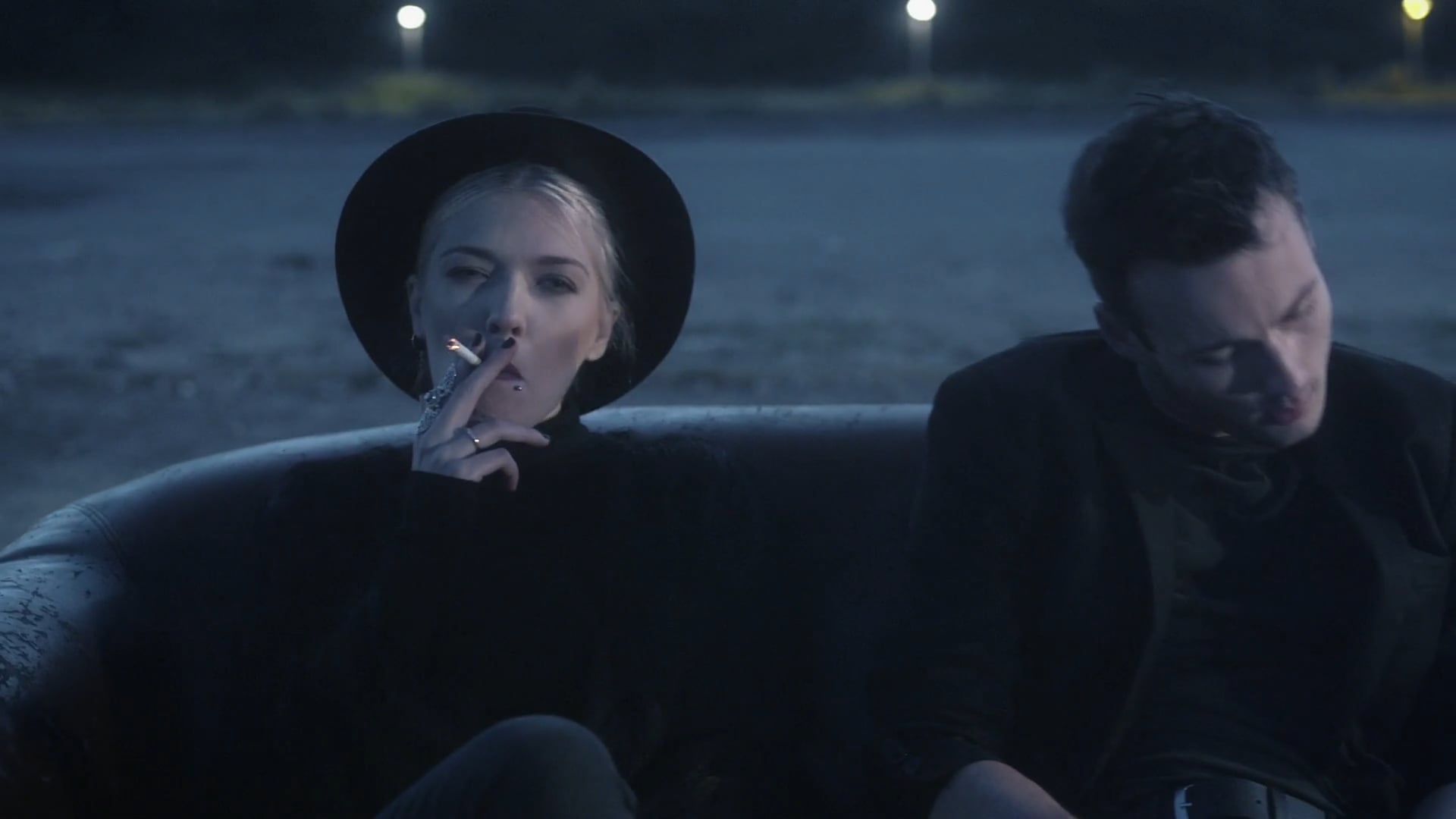 DARIA ZAWIAŁOW "Kundel bury"