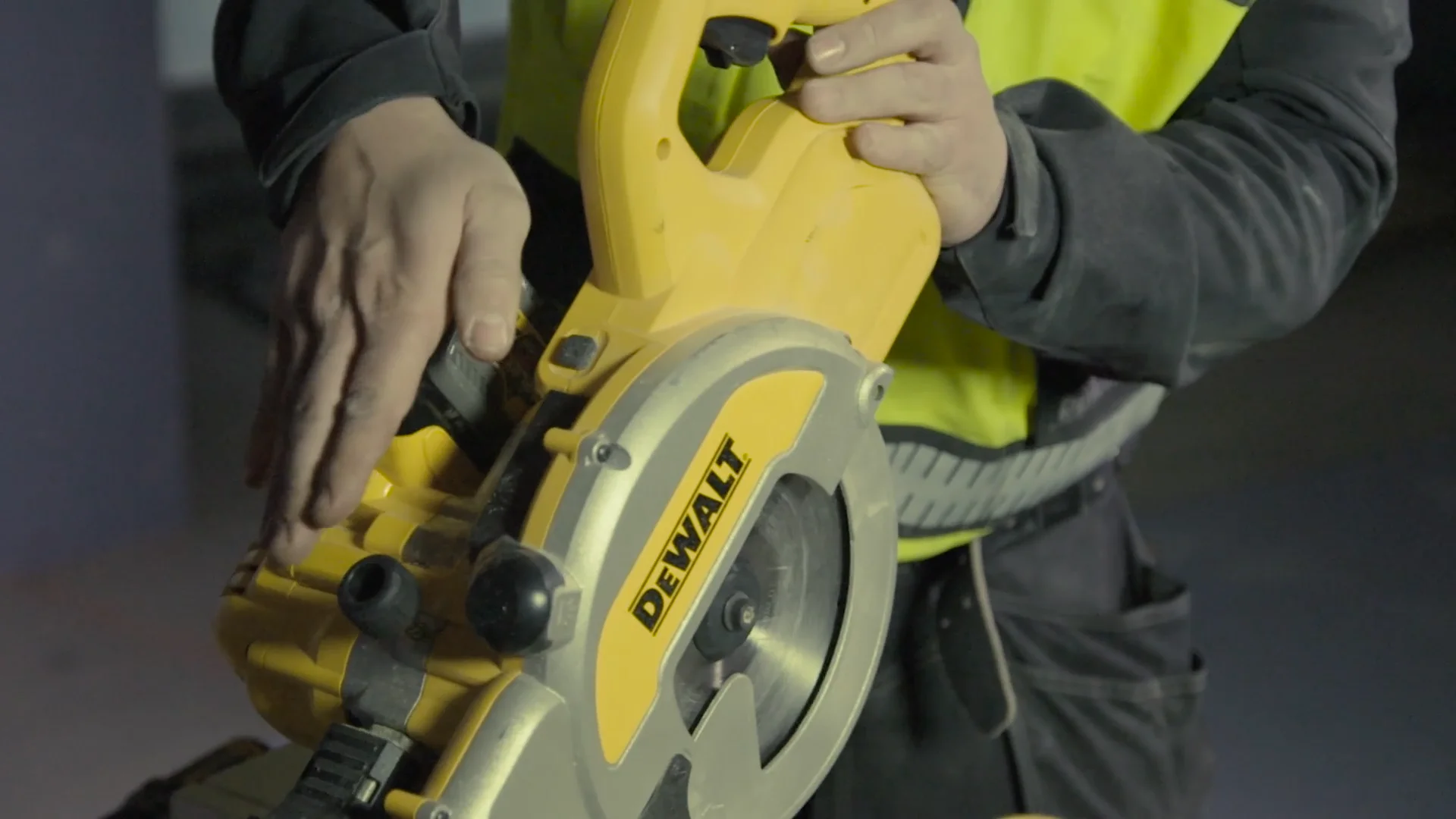 DeWalt DCS777N 54V 216mm Cordless Mitre Saw