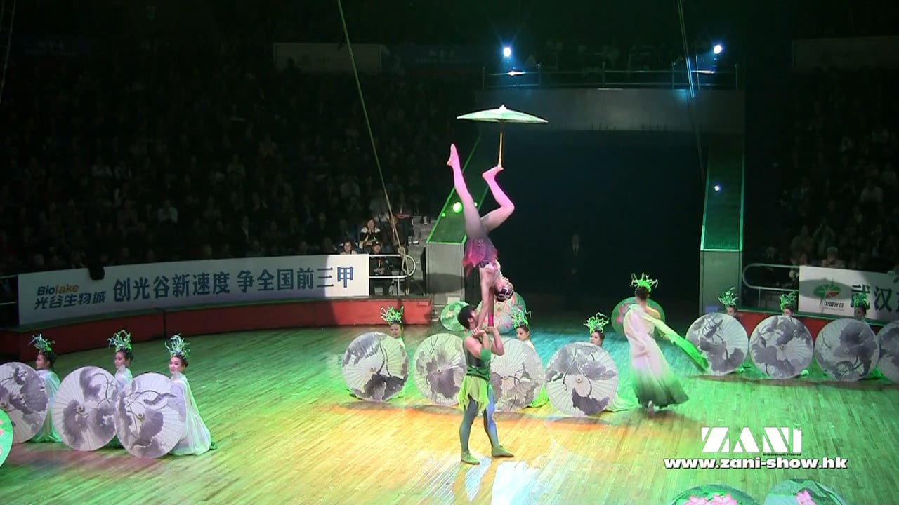 Umbrella Foot Juggling Duo from China zhe on Vimeo