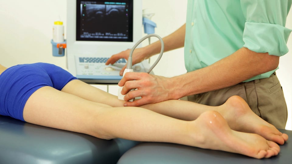 Evaluating the popliteal region for an acute DVT
