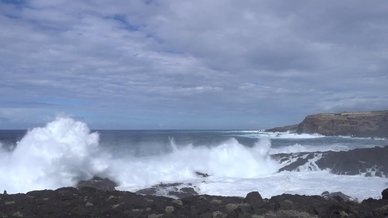 Once-a-Decade Waves Pound Tenerife's North Shore