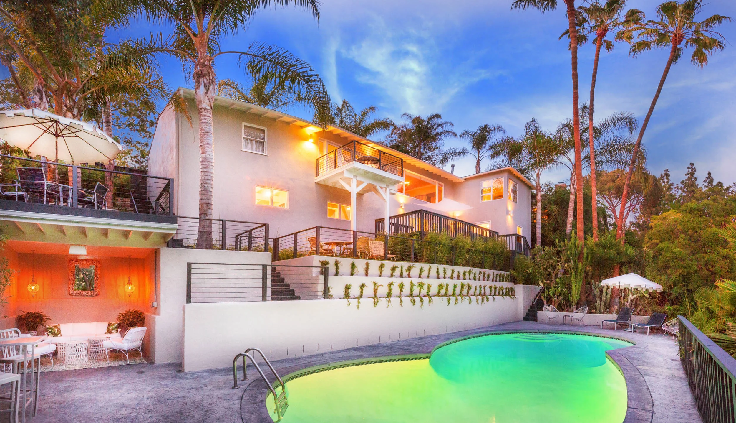 5692 Holly Oak Drive Hollywood Hills Celebrity Neighborhood on Vimeo