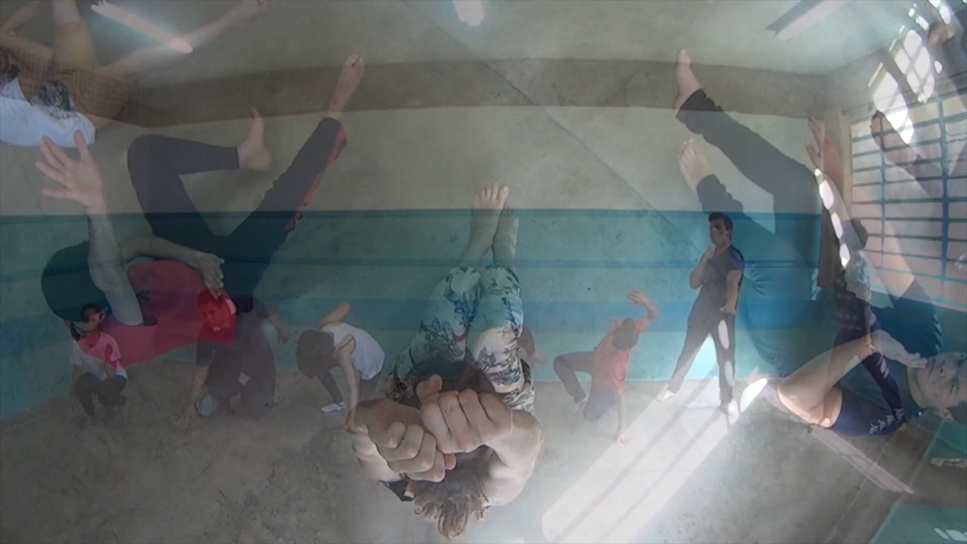 ' ..DO NADA SURGE ALGUMA COISA! '