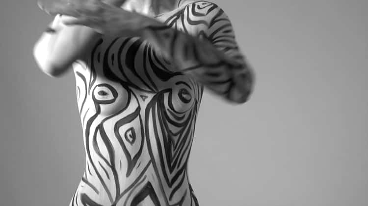 Black & White body-painting by Amit Bar on Vimeo