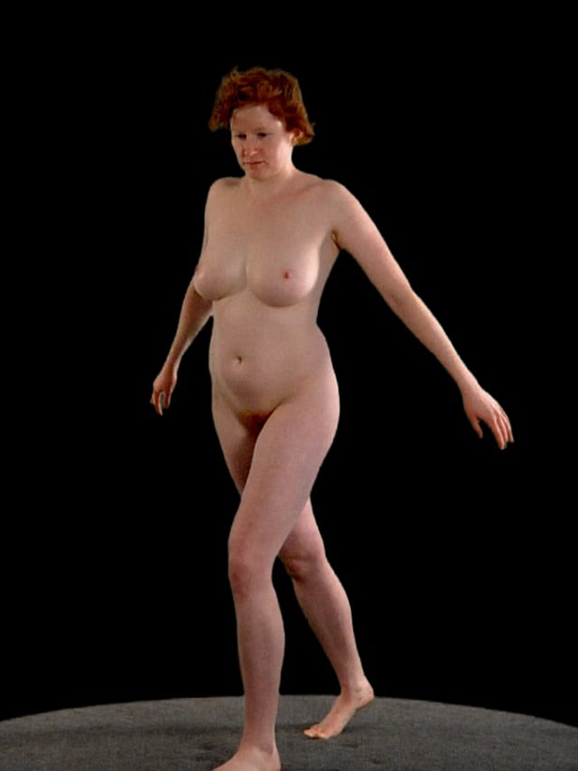 09 MARIELE stand FlyingLunge2 600x800b