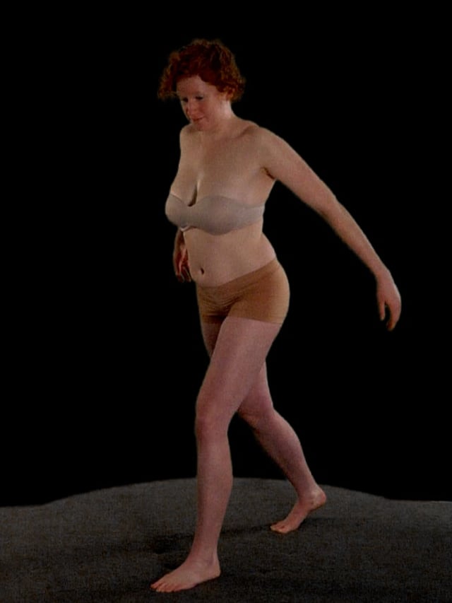 10 MARIELE stand FlyingLunge 600x800b