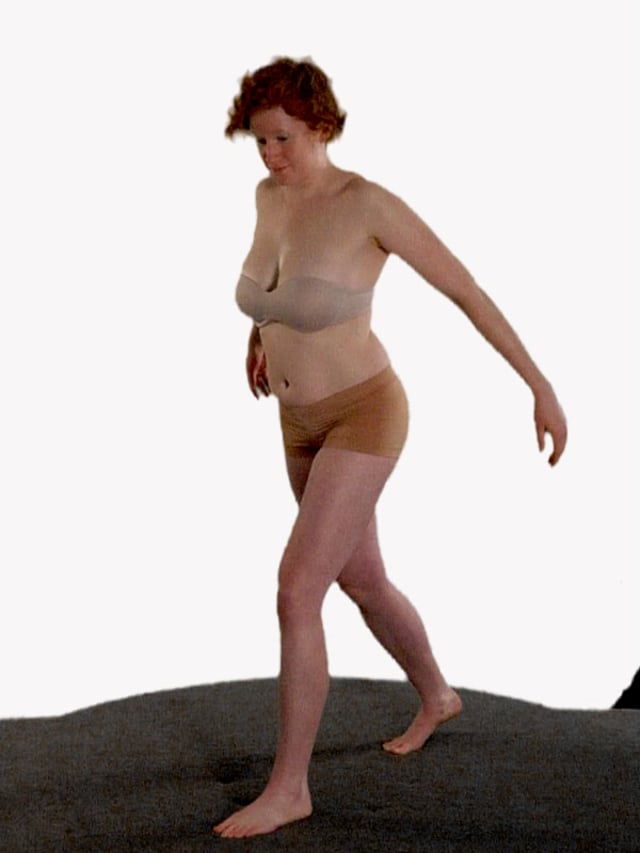 09 MARIELE stand FlyingLunge 600x800w