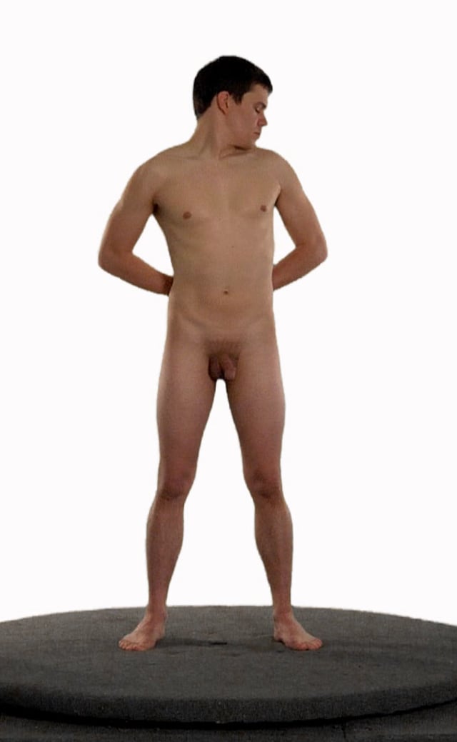 10 MIKE StandOpenchest2 600x974w