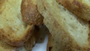 Gelat de pa amb tomata i anxova