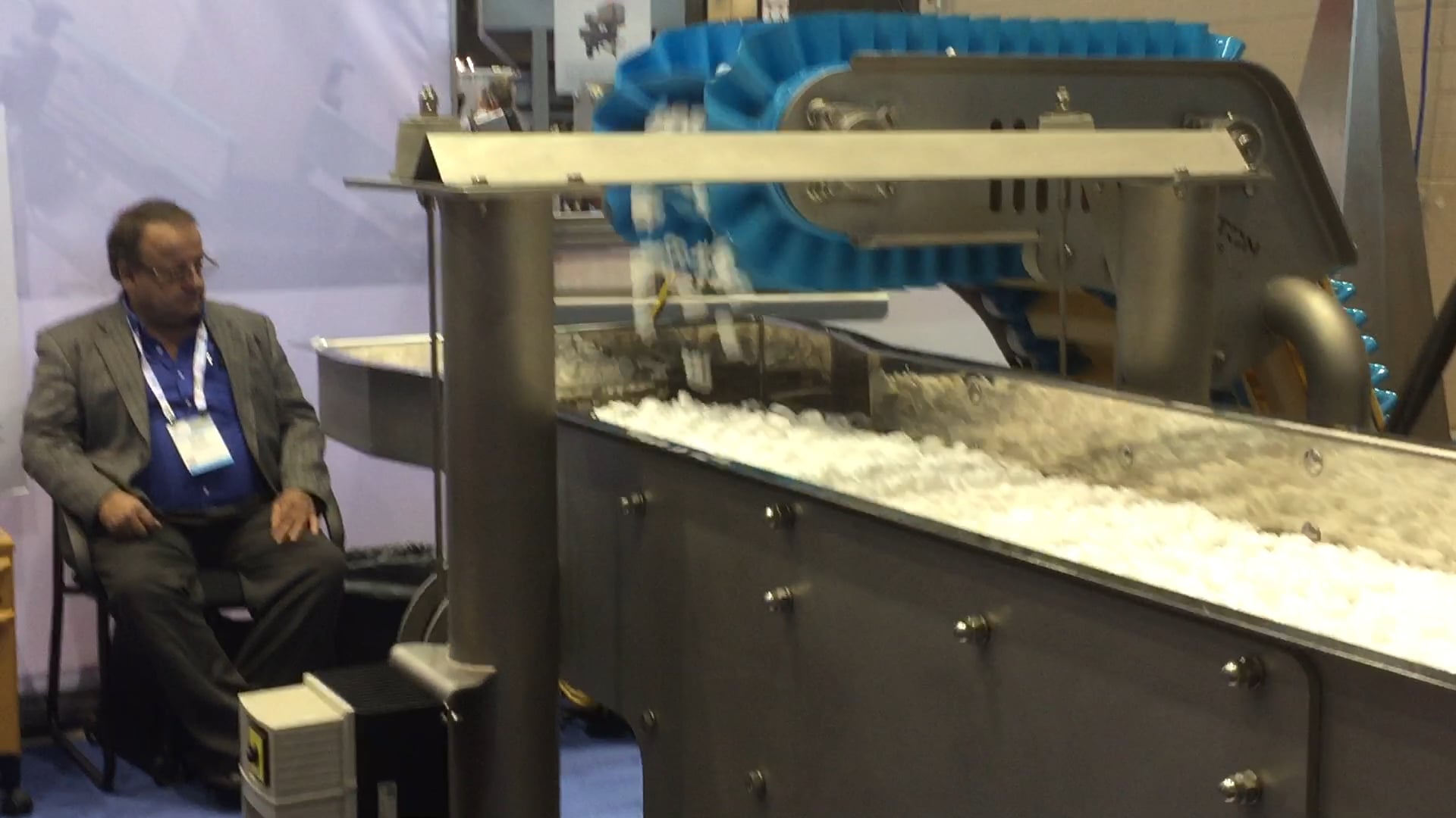 Counter rotating shafts for horizontal conveying on Vimeo