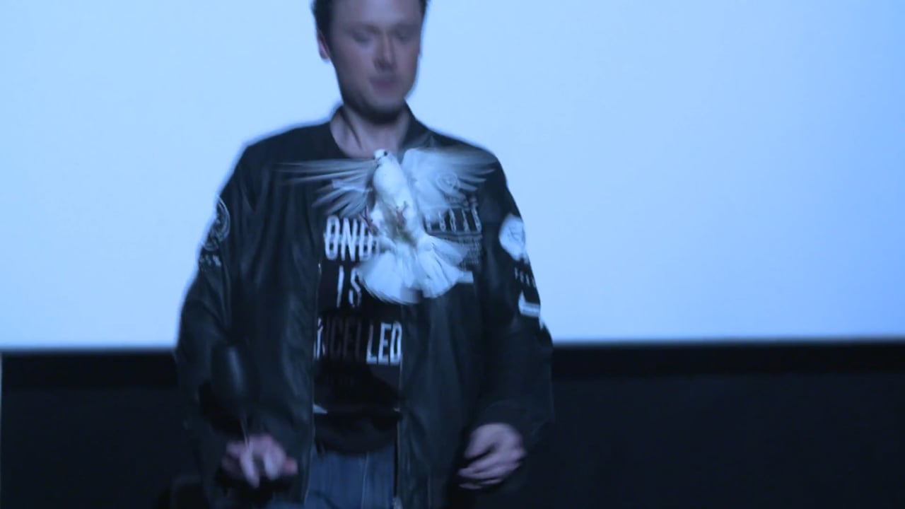 Förhandsbild: Red Bull Flying Illusions