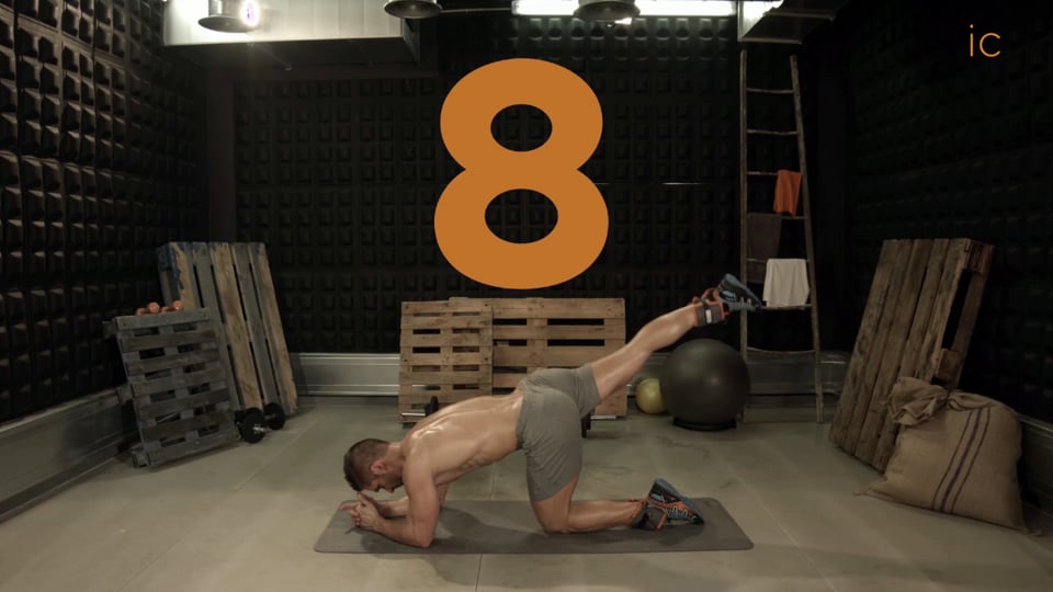 Patada Posterior con tobilleras 