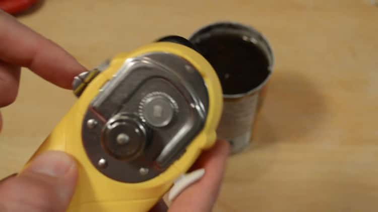 Kuhn Rikon Auto Ergo Safety Lid Lifter Yellow Can Opener Review on Vimeo