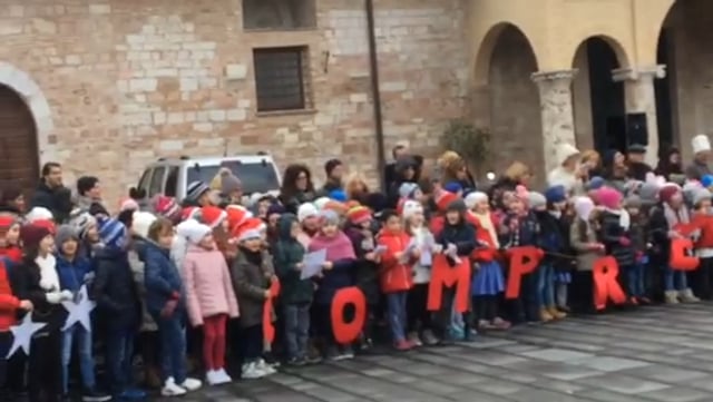 Coro in Piazza San Domenico 21-12-2016