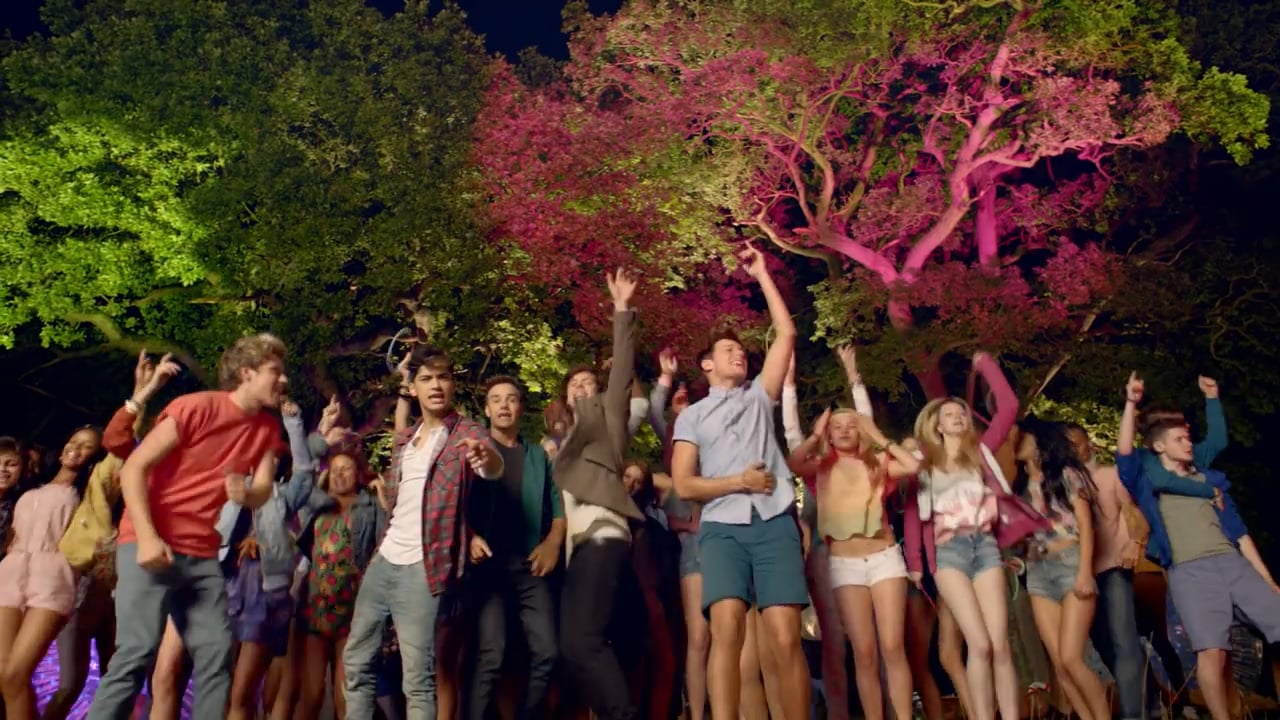 One Direction - Live While We're Young on Vimeo